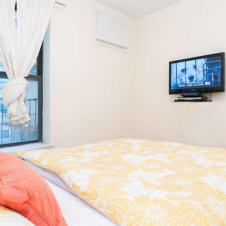 Classy And Cozy Hotel New York Exterior photo